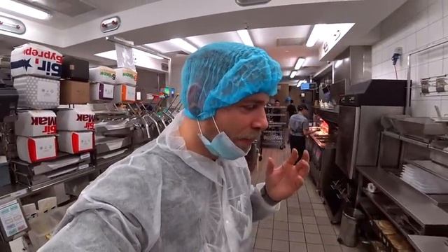 УСТРОИЛСЯ РАБОТАТЬ В McDonalds и вот, что вышло! смотреть онлайн