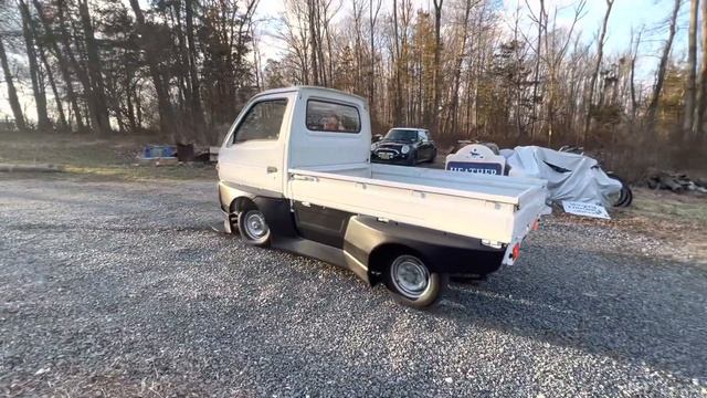 Suzuki Carry with Rocketbunny Pandem kit almost gets stuck in the driveway смотреть онлайн