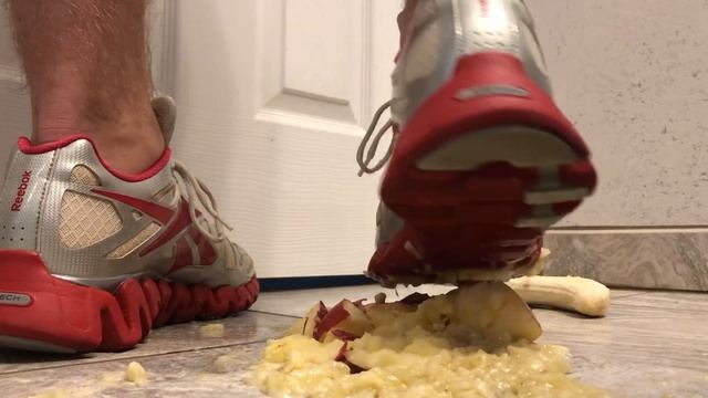 Food Crush in Reebok Zigtech смотреть онлайн