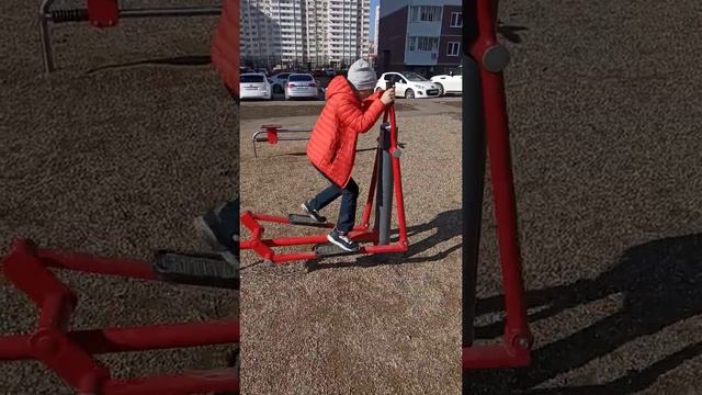На тренажёре для рук и ног смотреть онлайн