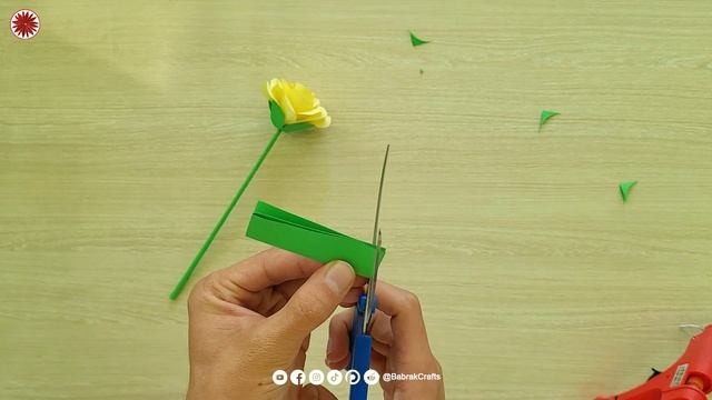 How To Make Colorful Paper Roses: A Fun And Easy Tutorial - DIY Crafting Video смотреть онлайн