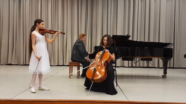 Алена Сальникова (скрипка), Анна Кирсанова (виолончель), ЦДШИ г.Химки смотреть онлайн