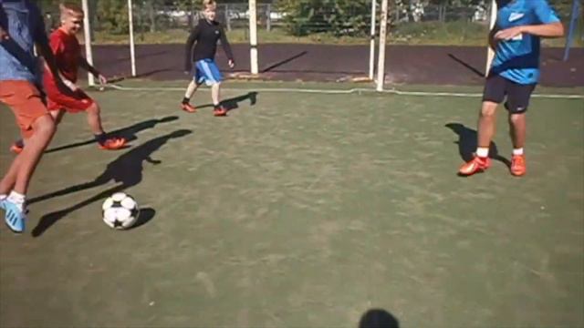 ФУТБОЛЬНАЯ МАФИЯ | СКРЫВАЕМСЯ с парнями! смотреть онлайн