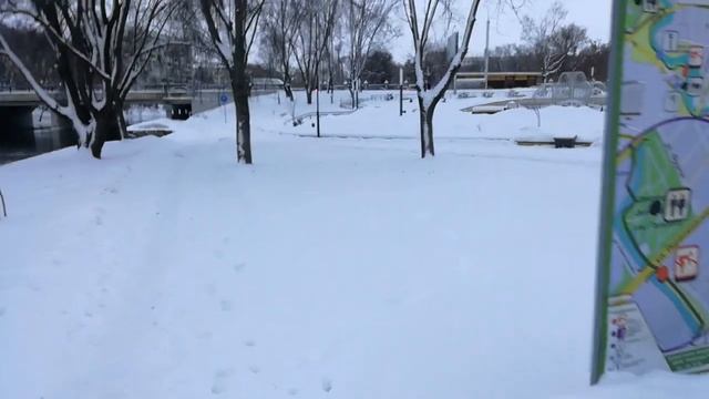 Нахожусь в районе велодорожки возле парка Горького, лебеди, фонтан, схема, колесо обозрения смотреть онлайн