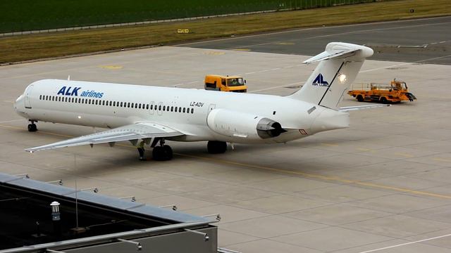 ALK Airlines MD 82 LZ-ADV Linz Airport | LOWL LNZ | landing + taxi + takeoff смотреть онлайн