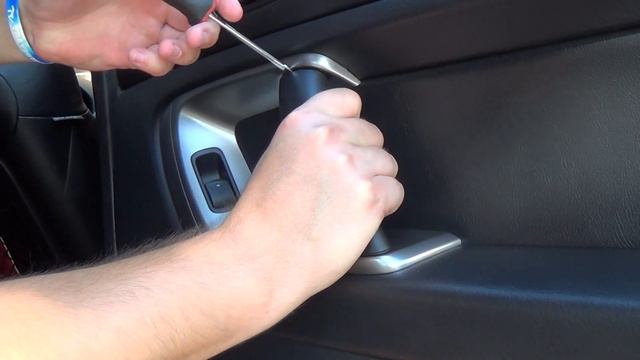 How to Remove Interior Door Handle Trim - 2005-2009 Subaru Legacy/Outback смотреть онлайн