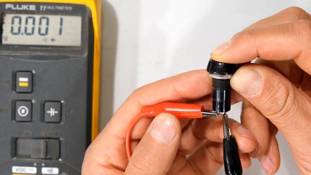 What is the difference between a momentary switch and a latching switch? смотреть онлайн