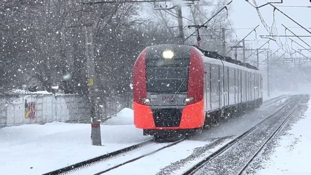 Электропоезд ЭС1П 015. Тула - Москва. Платформа Калитники. 11.03.2023. смотреть онлайн