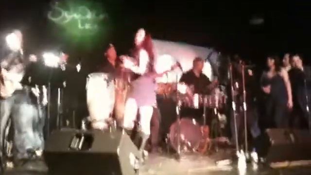 Erika Caliente on stage with Frankie Negron смотреть онлайн