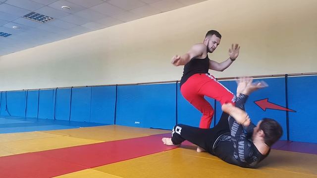 КАК ВЫЙТИ ПОБЕДИТЕЛЕМ В БОЮ, ЕСЛИ УПАЛ?