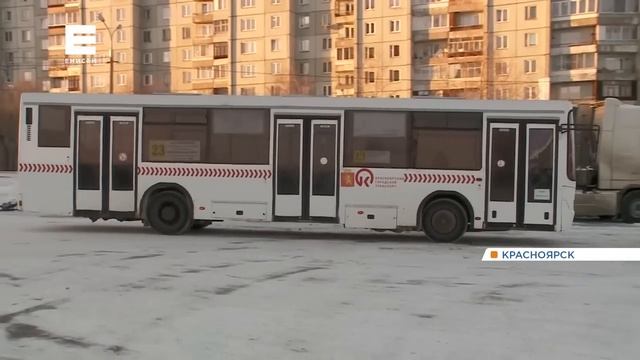 В Красноярске пассажиров выгнали из автобуса, потому что везти их до конечно оказалось невыгодно смотреть онлайн
