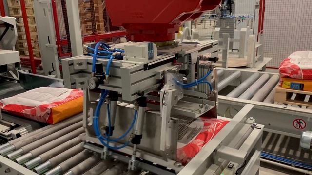 Робот паллетайзер - укладач мішків на піддони, PAGLIERANI Італія. смотреть онлайн