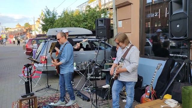 26 июня 2023 г..Вельветовые Медведи “ Velvet Bears “у летней веранды литературного кафе «Безухов» смотреть онлайн