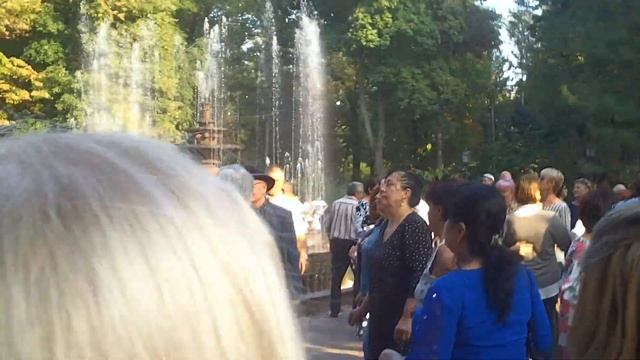ТАНЦЫ-«ХОРА-ВОДЫ» В ЦЕНТРАЛЬНОМ ПАРКЕ 01.10.2023. (4 ЭПИЗОДА) ЭПИЗОД 1 смотреть онлайн