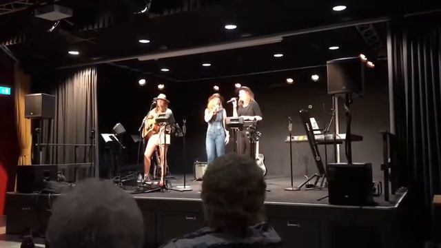 Countryband Just Us - He’s Fine смотреть онлайн