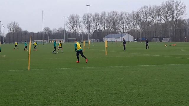 # Training FC Groningen met een prachtige goal van Romano Postema смотреть онлайн