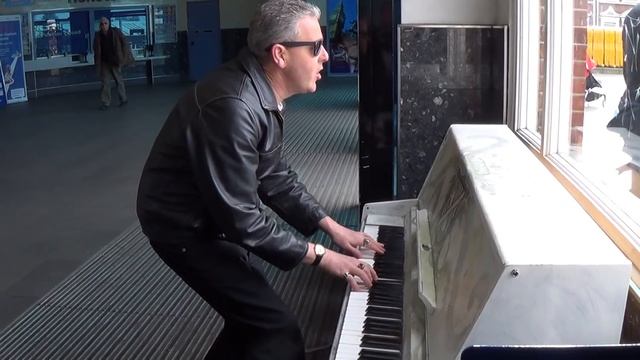 Boogie Woogie Dude Rock n Rolls The Station Piano смотреть онлайн