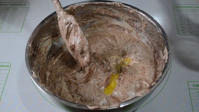 Шоколадный бисквит на сливочном масле | Chocolate sponge cake with butter смотреть онлайн