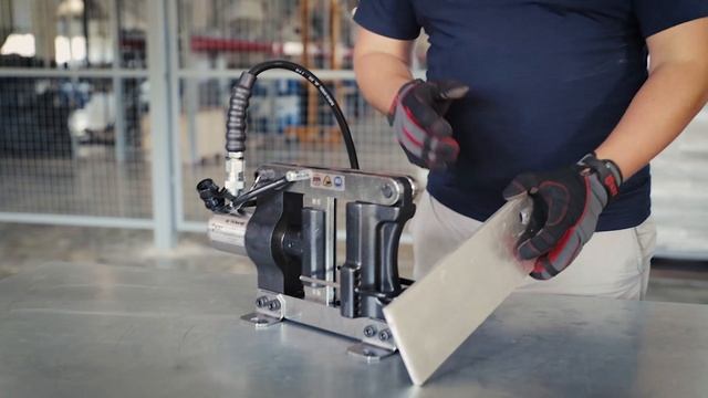 Гибка медной и алюминиевой шины ШГ-150 NEO (КВТ) смотреть онлайн