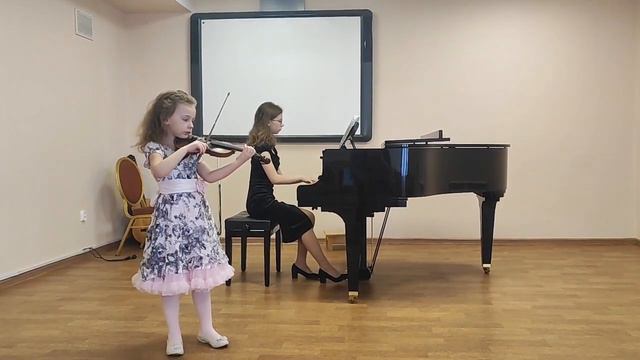 Турова Мария 6 лет. Колыбельная Дунаевский