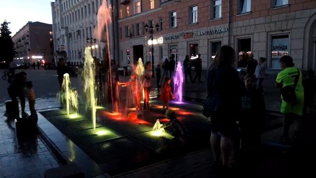 Фонтан на площади Ленина. Иваново. 11.05.2019. смотреть онлайн