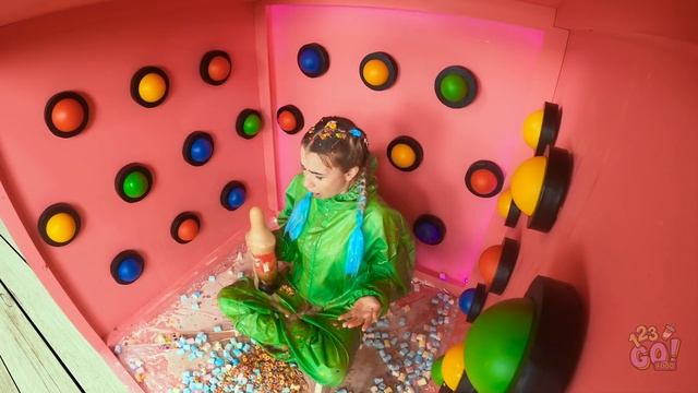 1000 MYSTERY BUTTONS CHALLENGE || Only 1 Lets You Escape! 100 Layers of Food by 123GO! FOOD смотреть онлайн