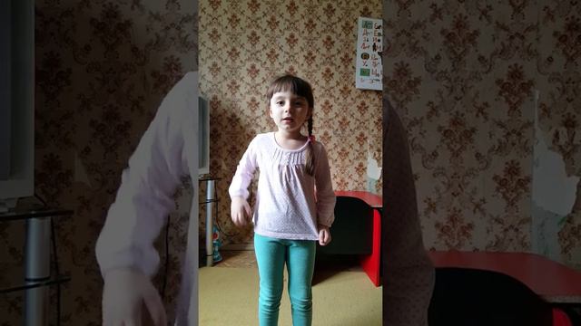 Бабушкам на 8 марта песенку поёт Алиса! Алисе 4 годика. смотреть онлайн