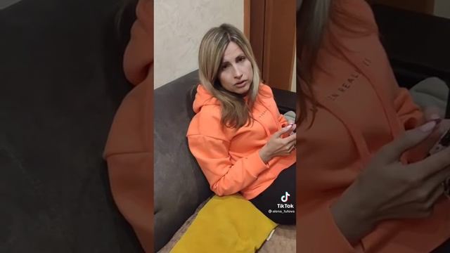 Мать показывает дочь со стороны смотреть онлайн