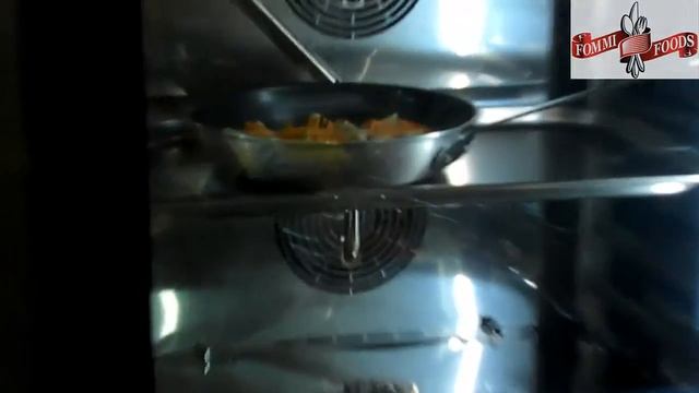 Припущенный лосось в белом вине с запеченной тыквой и картофелем и зеленью смотреть онлайн