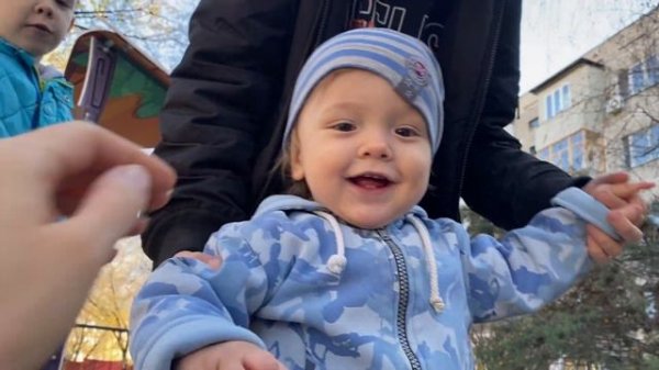 Дети гуляют