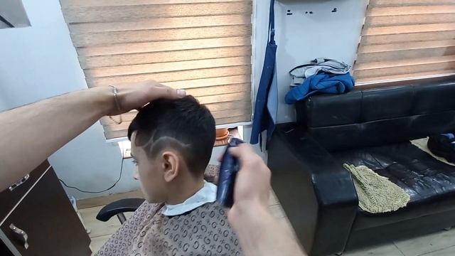 Как сделать рисунок на стрижке? | Стрижка с рисунком | Mens Haircut смотреть онлайн