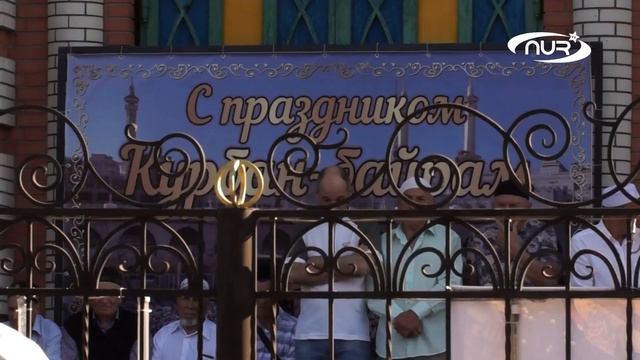 В МЕЧЕТЬ НЕ ПУСТИЛИ ВСЕХ МУСУЛЬМАН! смотреть онлайн