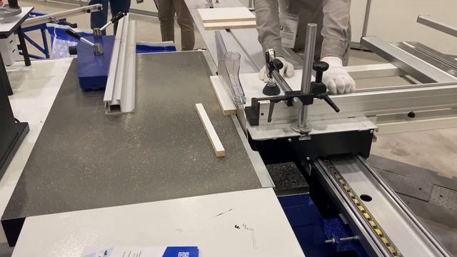 Форматно-раскроечный станок DELTAMACHINERY DM-2200S смотреть онлайн