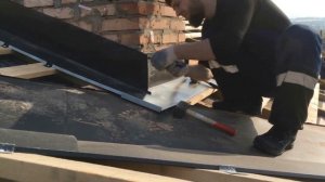 Обход вентканала жестью. Узел примыкания шахты. Надежная защита от протечек.