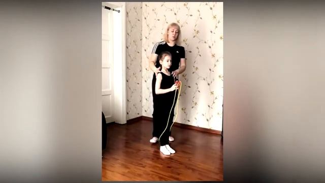 Видео урок по хореографии.Тема занятия: "Развитие прыжка с помощью скакалки". смотреть онлайн