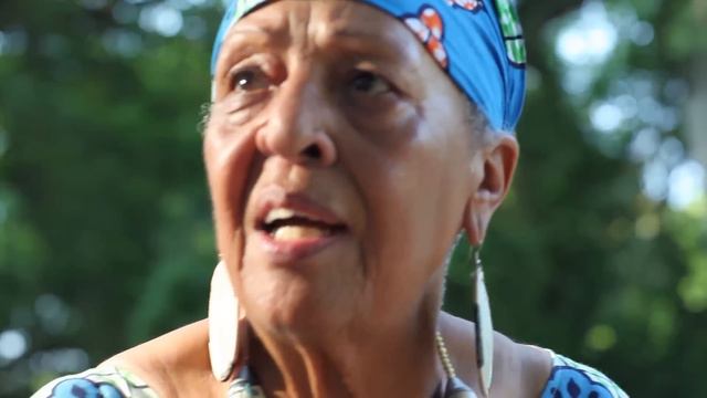 WIKITONGUES: Caroline speaking Gullah and English смотреть онлайн