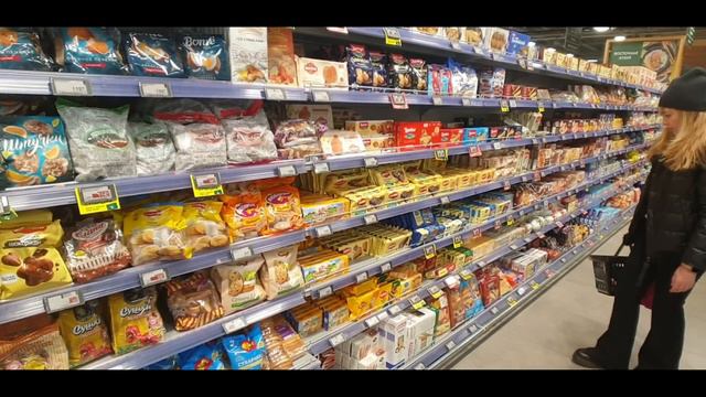 Russian TYPICAL Supermarket Tour | Perekreskok Moscow смотреть онлайн
