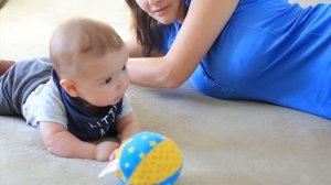 УЧИМ МАЛЫША ПЕРЕВОРАЧИВАТЬСЯ, ПОЛЗАТЬ И СИДЕТЬ - развивающие занятия для детей от 3 до 6 месяцев
