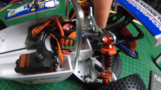 Is this the Best Looking Retro RC Buggy Ever! [Brushless] Kyosho Turbo Scorpion. смотреть онлайн