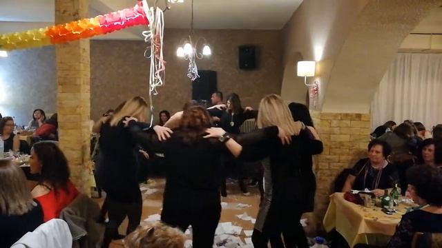 Как женщины отмечают 8 марта в Греции 2019-6 смотреть онлайн