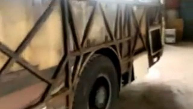 Разодранный автобус ЛАЗ 52523 смотреть онлайн