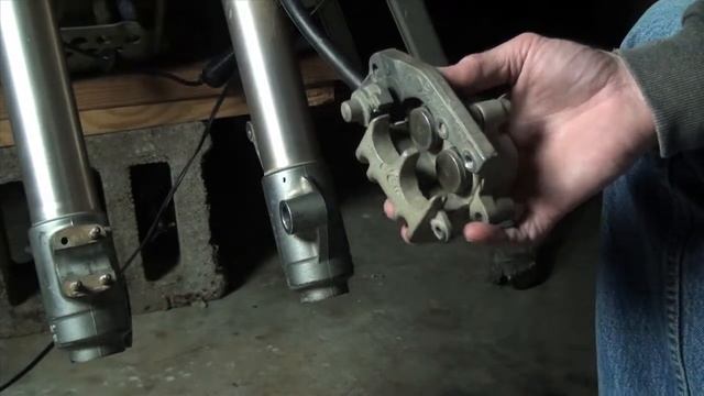 DIY-How to change 1998 DR-350 Front Brake Pads смотреть онлайн