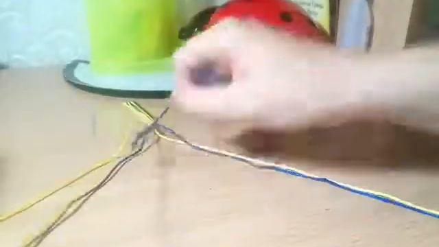 браслет из ниток мулине и с бусиной)подробный урок ) смотреть онлайн