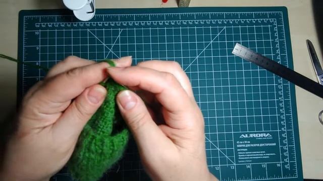 Вязанная шапочка с бубончиками,для начинающих.МК. смотреть онлайн