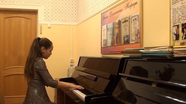 Поверинова Дарина играет мазурку Скрябина и этюд Грига. смотреть онлайн