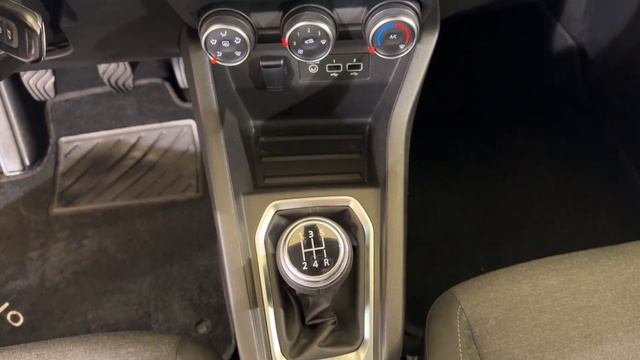 Renault Clio SCe 75 CV 5 porte Business смотреть онлайн