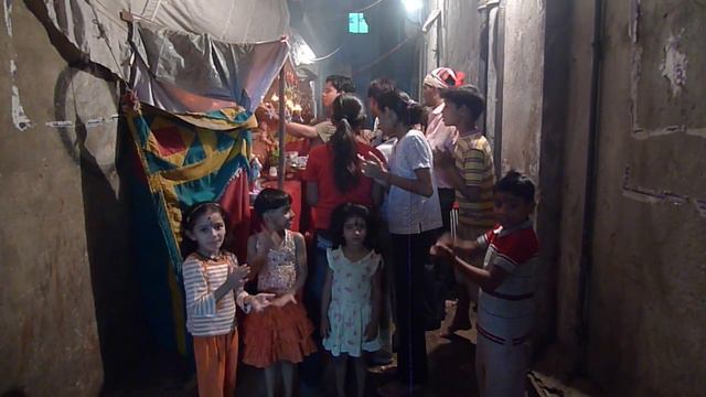 Индуистский обряд в подворотне мейн базара, Дели смотреть онлайн