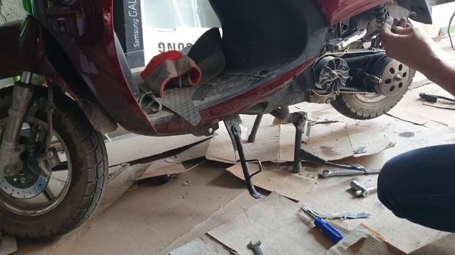 Скутер Vento Retro 150 разбираемся в поломке смотреть онлайн