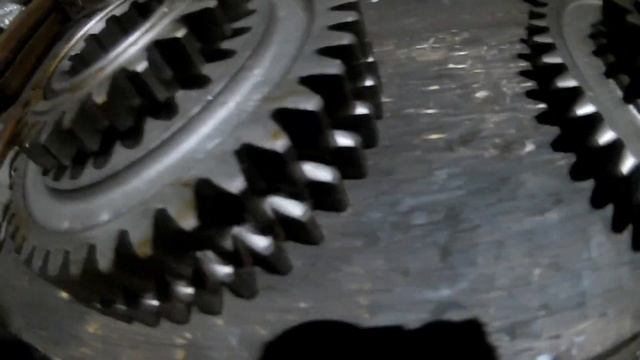 Ремонт МТЗ-82(коробка,промежутка и установка дозатора). ЧАСТЬ-1 смотреть онлайн