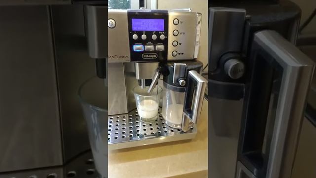 Cafetera Superautomatica Delonghi Prima Donna ESAM 6620 смотреть онлайн
